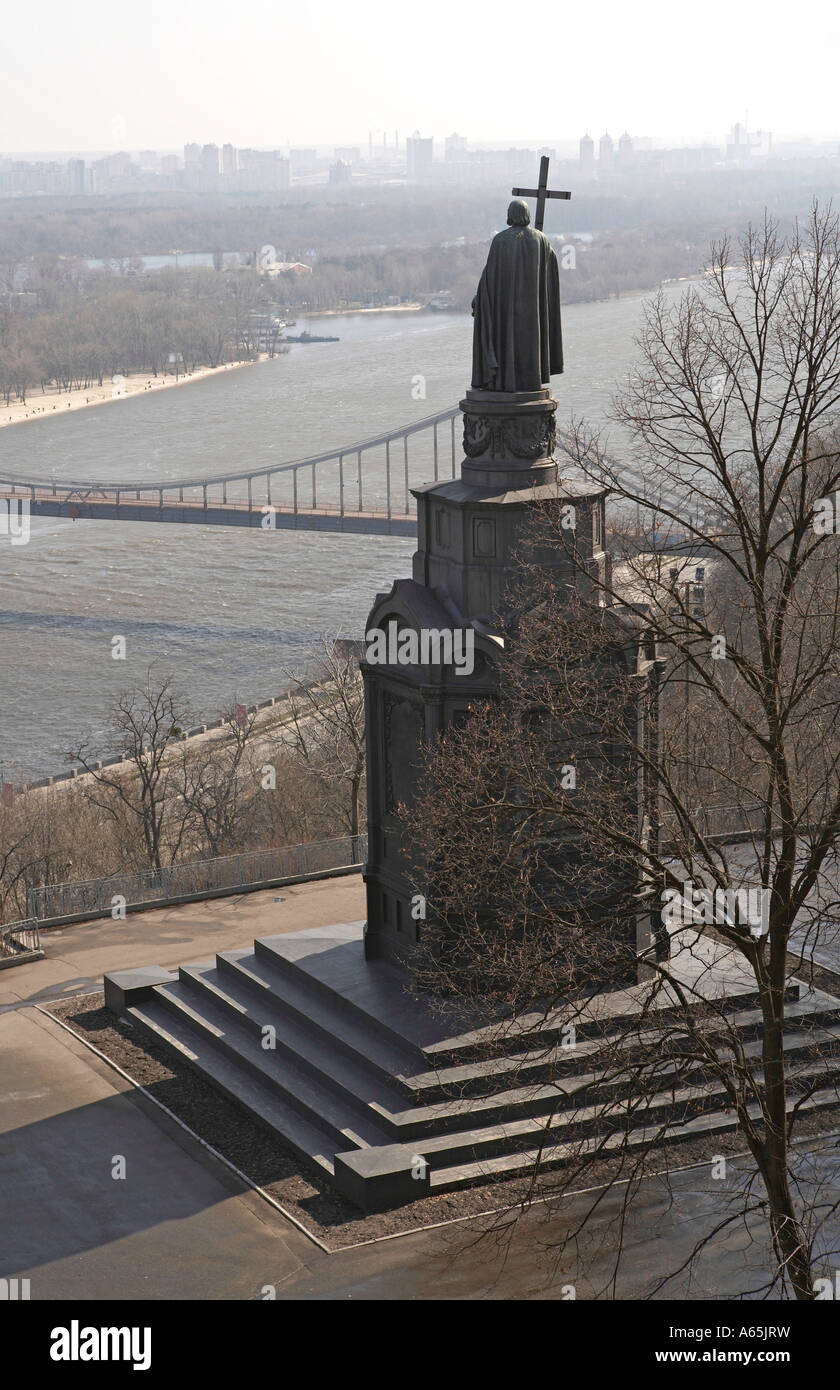 Denkmal für Prinz Wladimir Sviatoslavich mit Blick auf den Fluss Dnjepr Kiew Ukraine Stockfoto