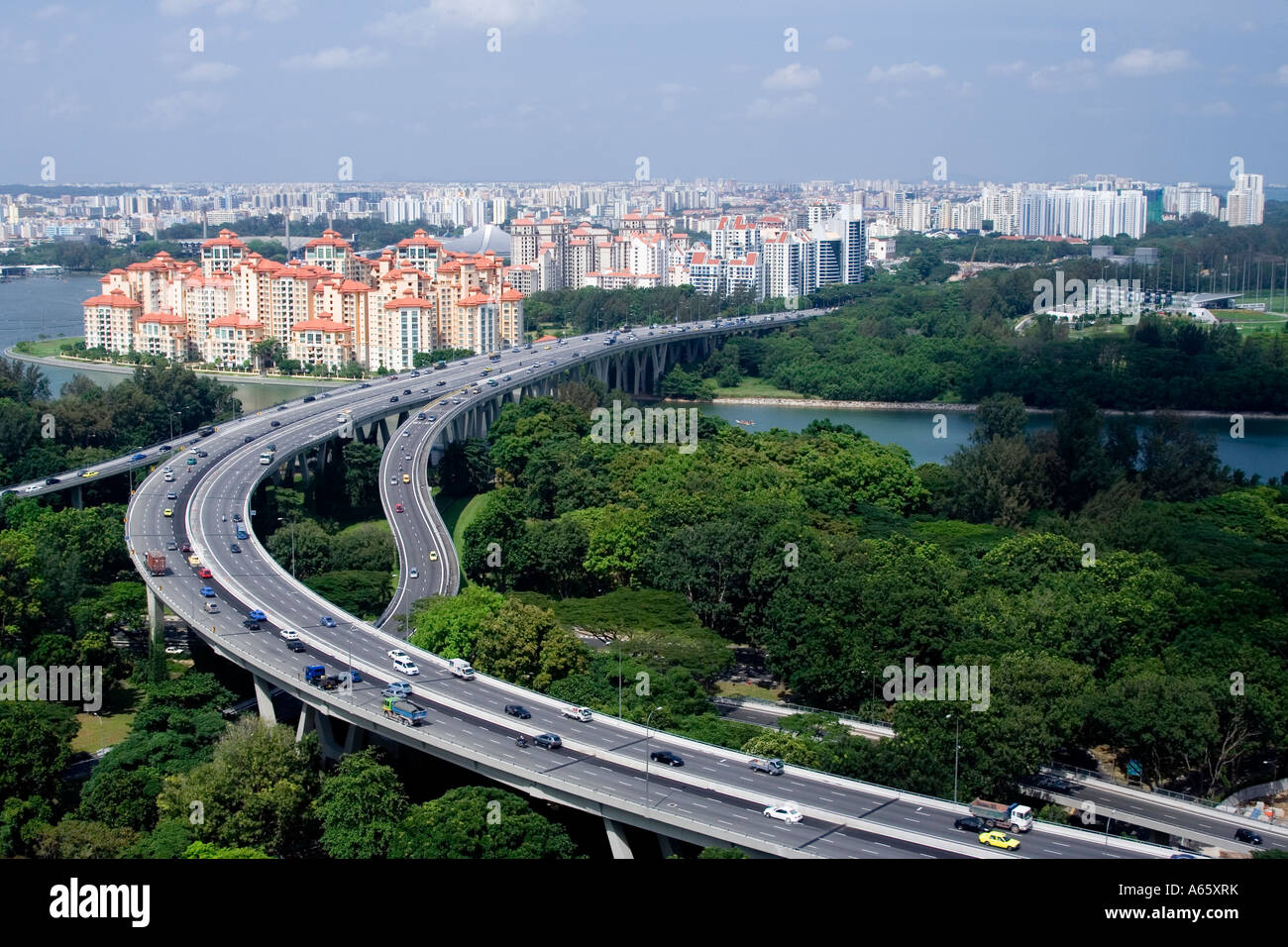 Verkehr auf der East Coast Parkway-ECP-Singapur Stockfoto