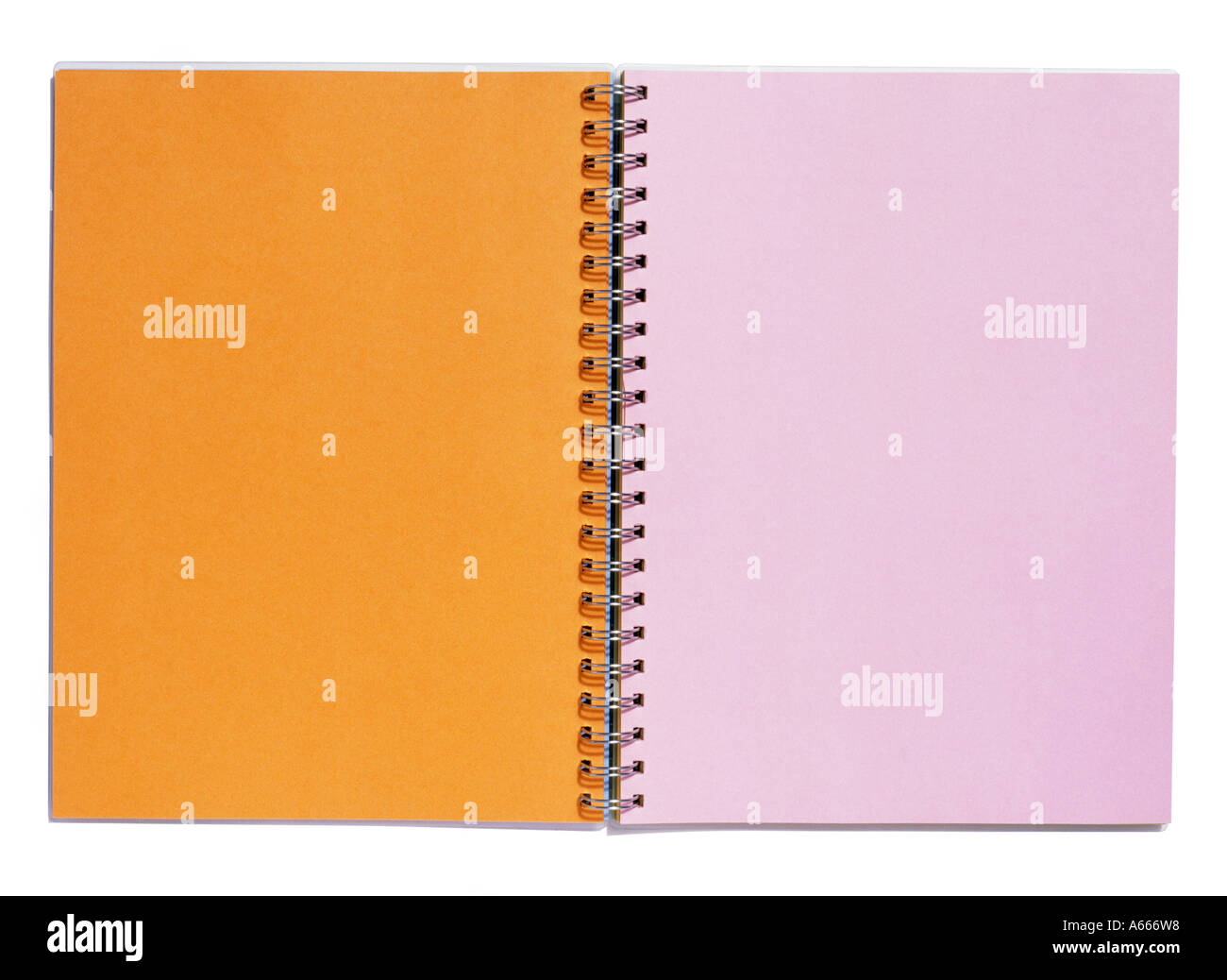 Eine offene Spirale gebunden Notebook mit orange und Rosa Seiten Stockfoto
