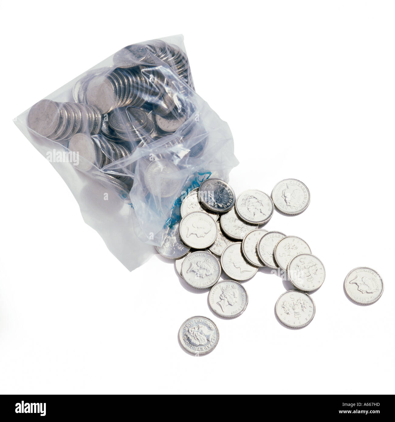 Eine Plastiktüte mit zehn Pence-Stücke Stockfoto