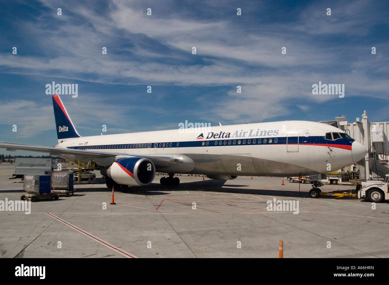 Delta Air Lines Boeing 767-300 geparkt am Seattle-Tacoma International Airport (SEA) Stockfoto