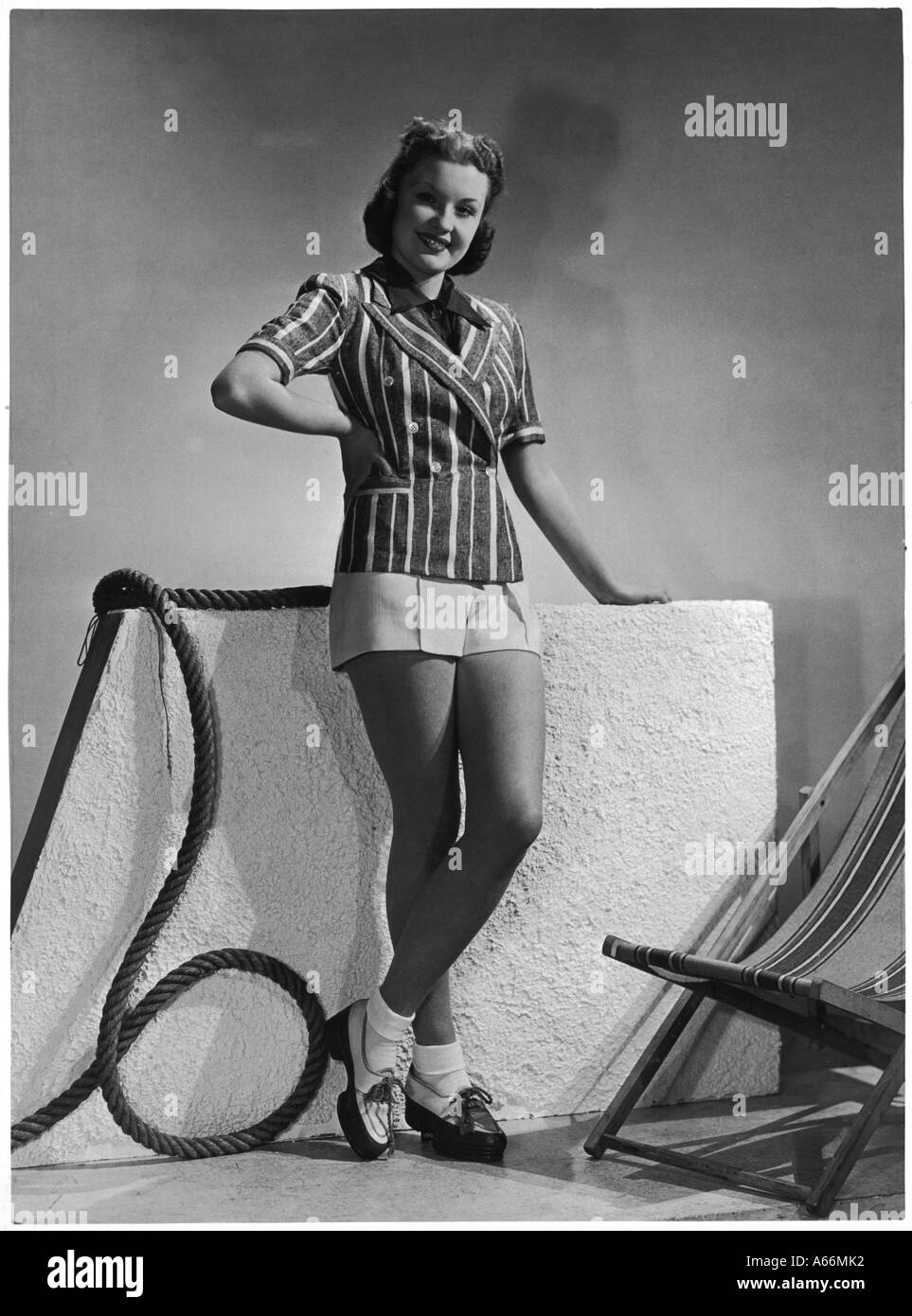 Modell In Shorts 1940 Stockfoto