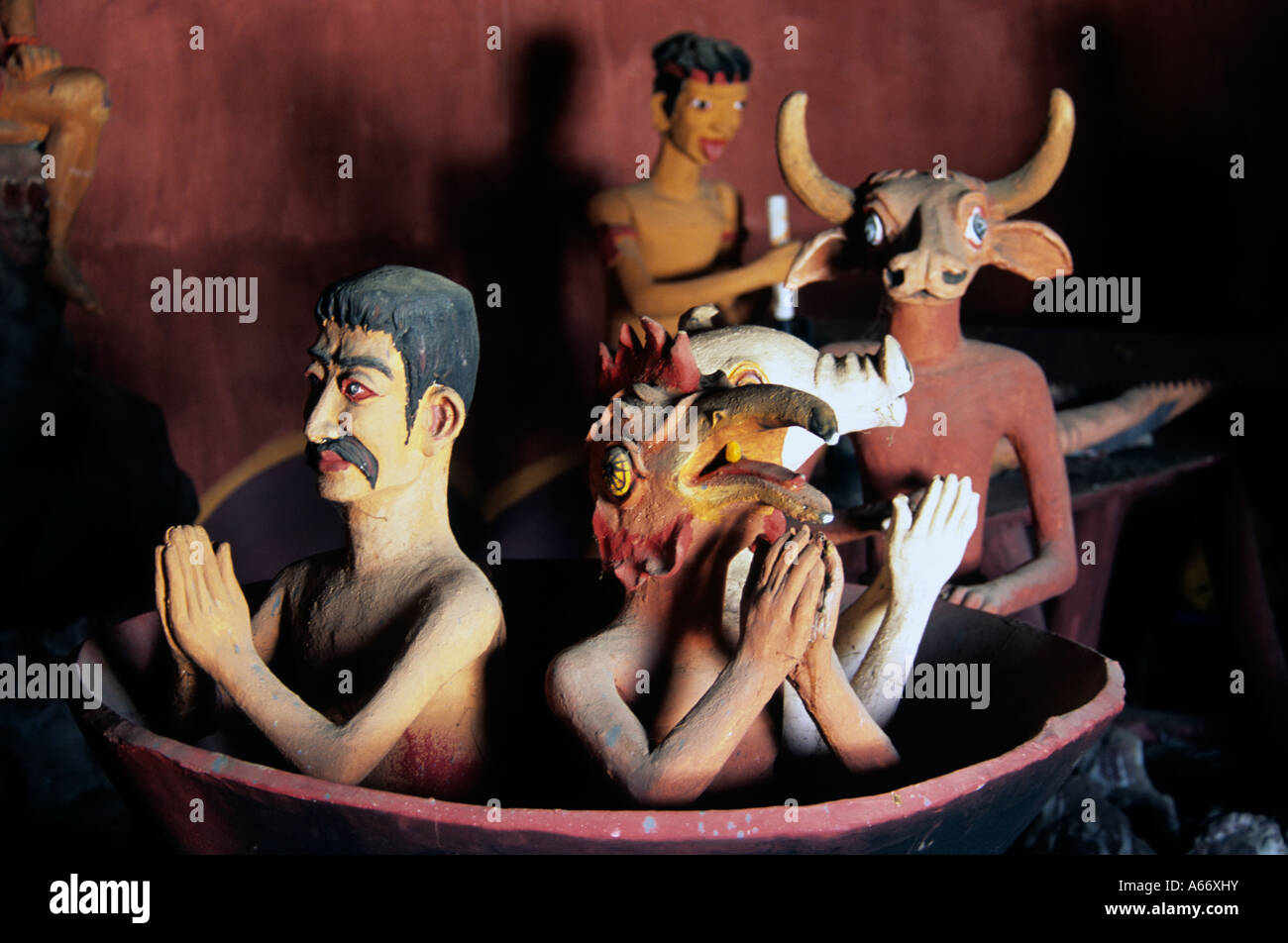 Buddhistischen Skulpturen der Hölle in einem Tempel in Nan, Thailand Stockfoto