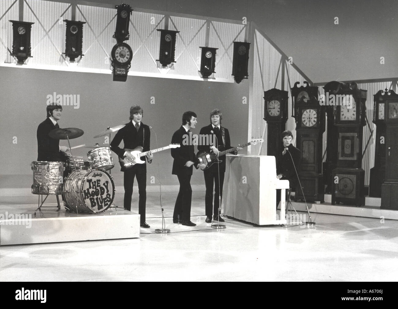 MOODY BLUES auf einem UK TV zeigen etwa 1967 vom linken Rand Graham, Justin Hayward, RayThomas, John Lodge und Mike Pinder Stockfoto