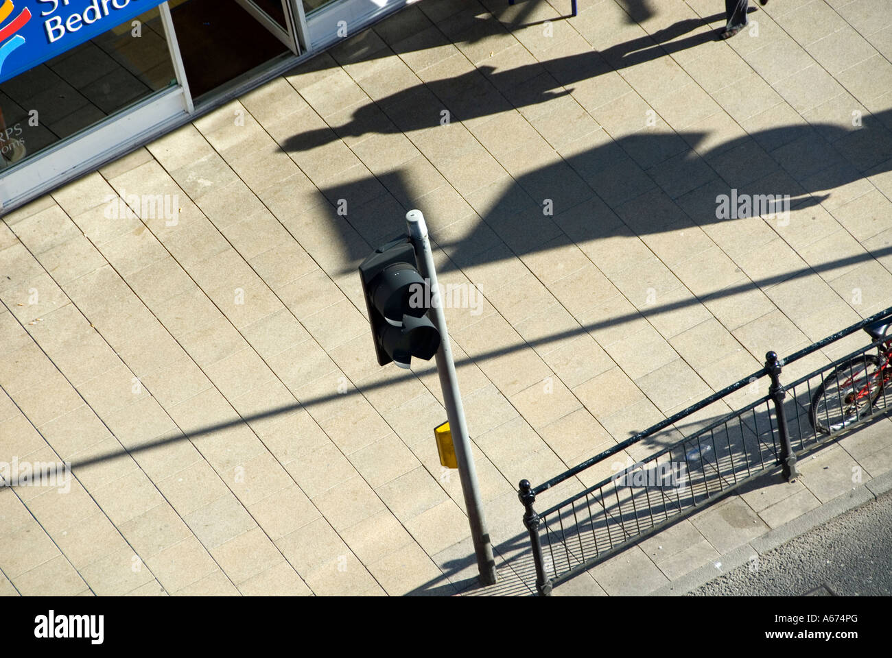 Ariel Blick Der Schatten Auf Dem Burgersteig Stockfotografie Alamy