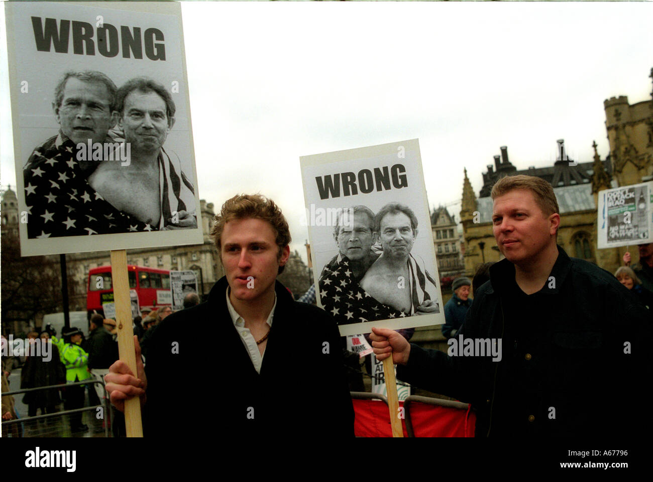 Anti-Kriegs-Demonstranten, Parlament, London 24. Januar 2003 lobby warten. Stockfoto