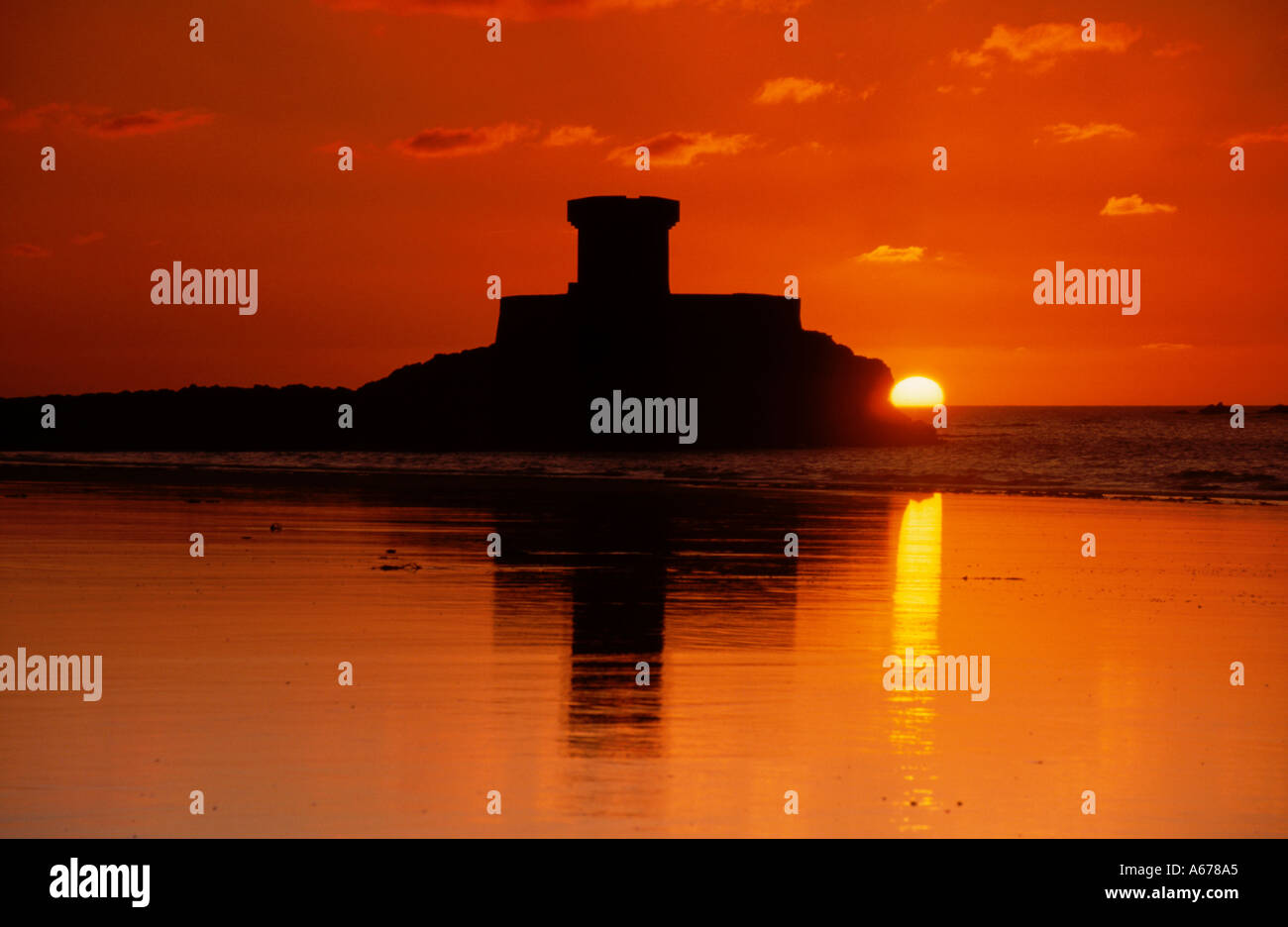La Rocco Tower St Ouens Bay Jersey bei Sonnenuntergang Stockfoto