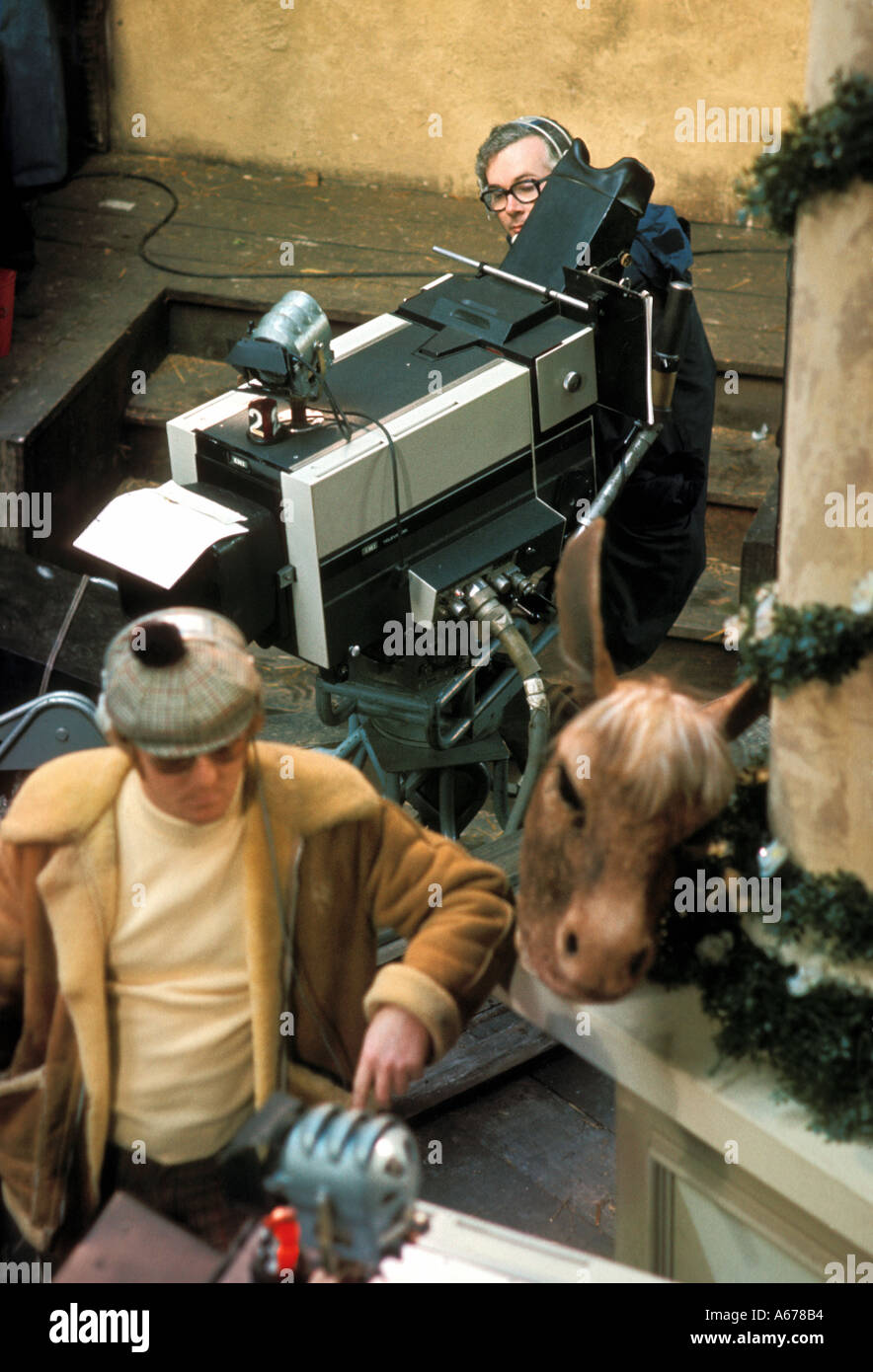 Kameramann Jerry Hoare Betrieb eines EMI 2001 Kamera und Floor-Manager David MacDonald auf ATVs 1977 Serie Shakespeare Stockfoto