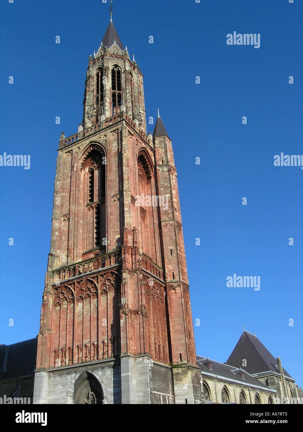 Rote Turm von St. Johns Kirche Maastricht Niederlande Stockfoto