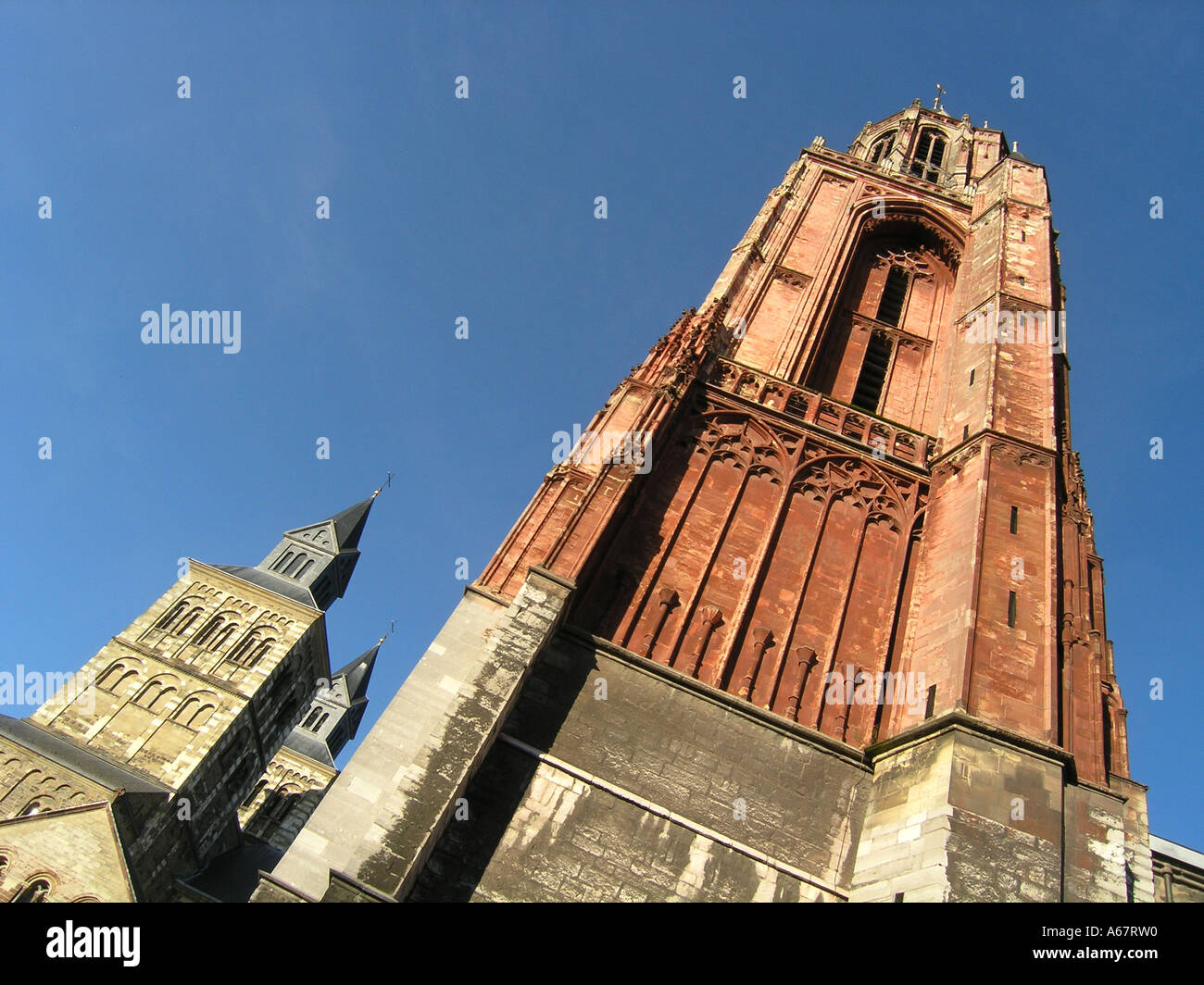 Rote Turm von St. Johns Kirche Maastricht Niederlande Stockfoto