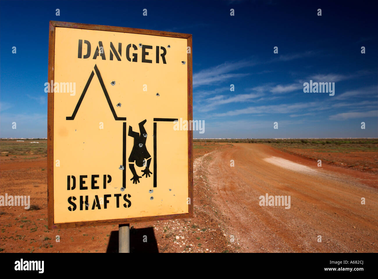 Verkehrszeichen Achtung von mir Wellen, Coober Pedy, Südaustralien, Australien Stockfoto