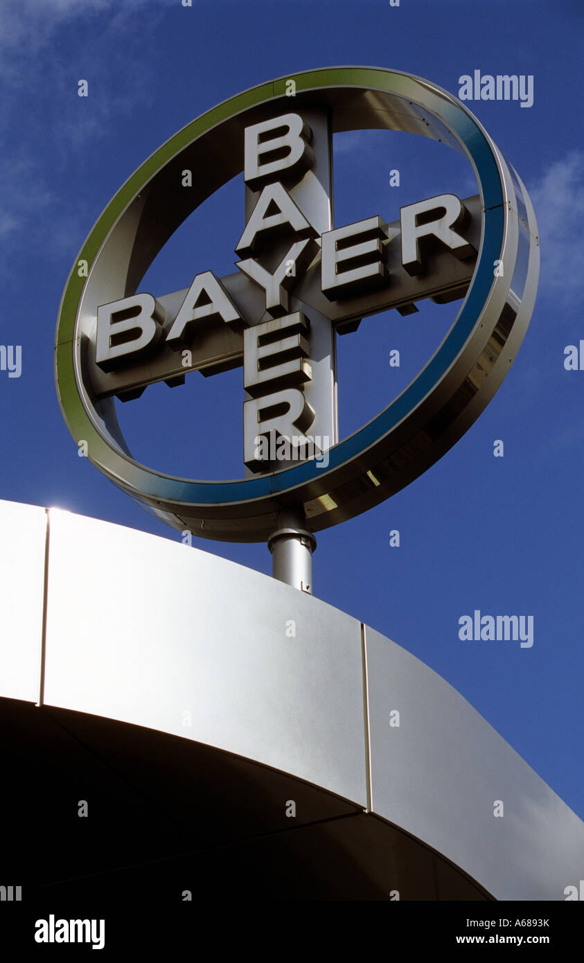 Unternehmenslogo der Bayer AG in Leverkusen, Nordrhein-Westfalen, Deutschland. Stockfoto