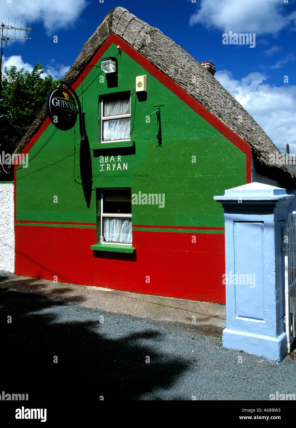 bunt bemalten irischen Öffentlichkeit Landhaus Stockfoto