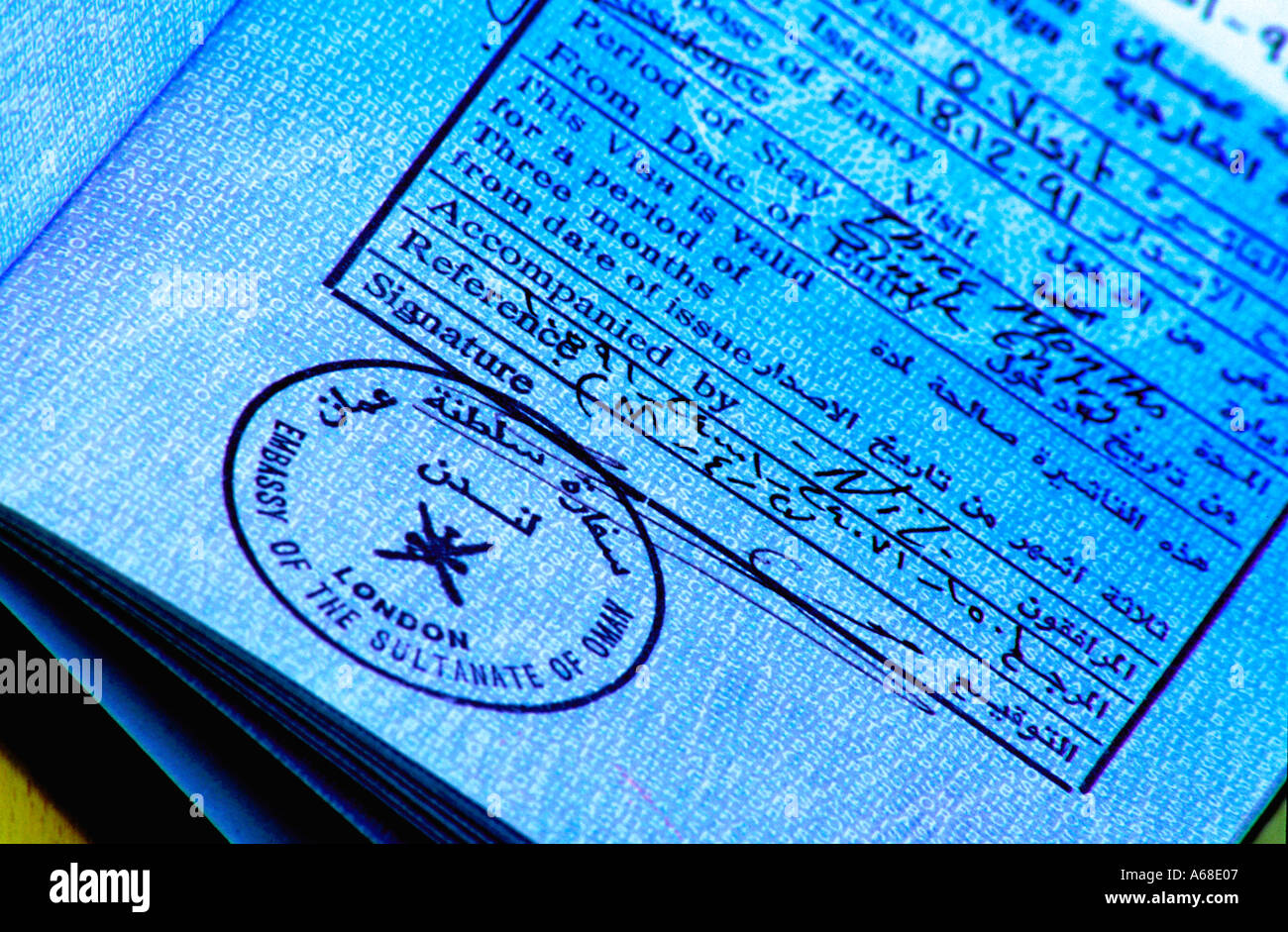 Einen britischen Pass UK öffnen bei Seite mit Visa Stockfoto