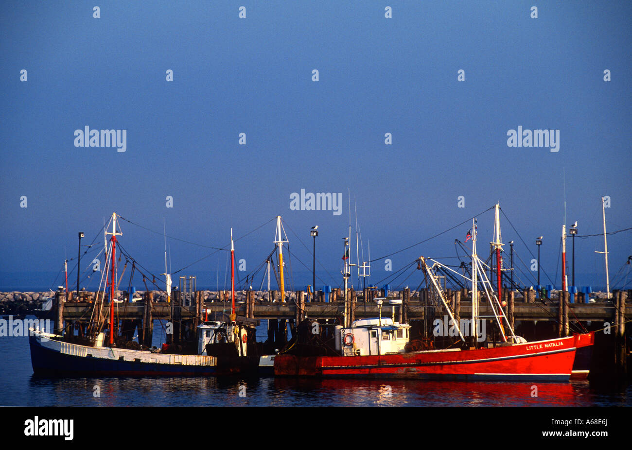 Kommerziellen Fischerboote am MacMillan Wharf Provincetown MA verankert Stockfoto