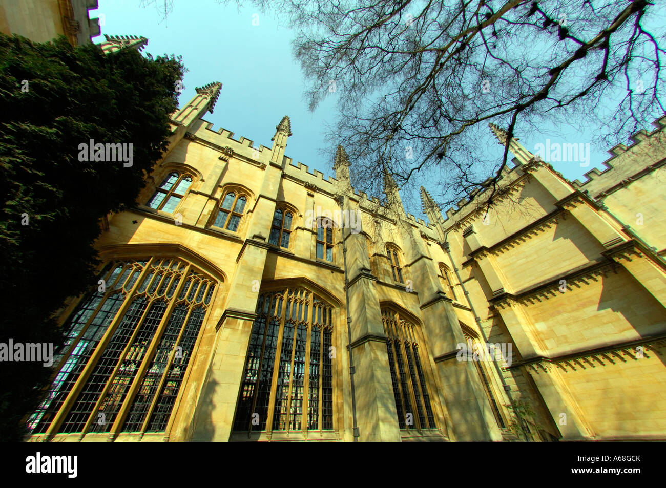 Die Türme von Exeter College Library aus dem Masters-Garten Stockfoto