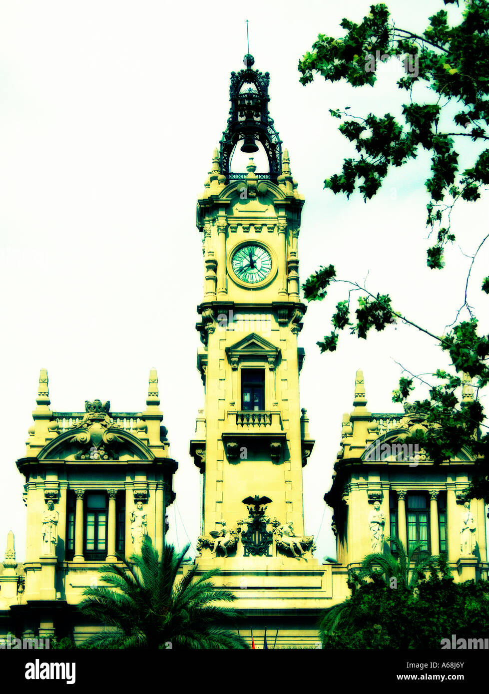 Zentralen Uhrturm und Rathaus. Valencia. Spanien. Stockfoto