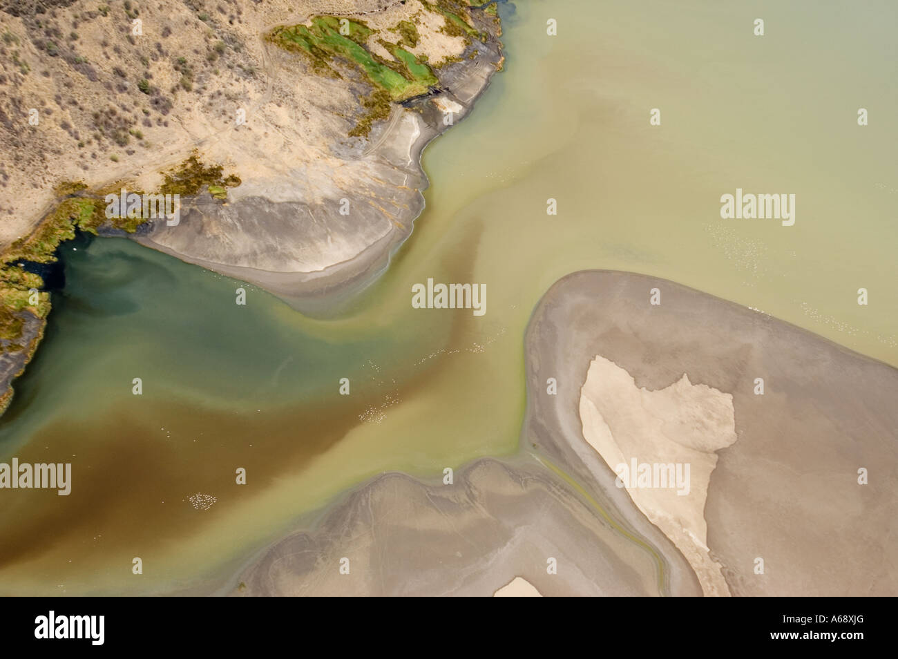 Luftaufnahme von einem Flussdelta am Lake Natron, Tansania. Stockfoto