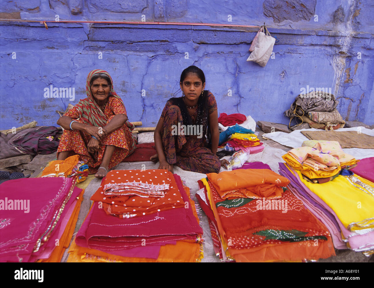 Tuch-Verkäufer in Jodhpur Rajasthan Indien Stockfoto