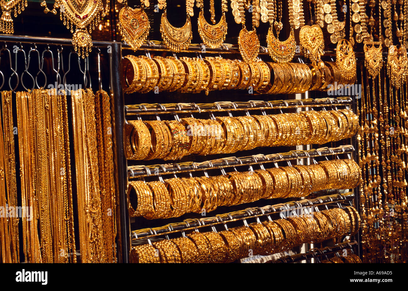 Juwelier Schaufenster Gold Souk Dubai Vereinigte Arabische Emirate  Stockfotografie - Alamy