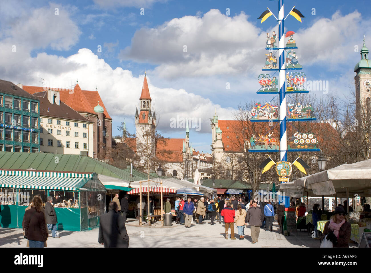 Markt Deutschland Bayern München Viktualienmarkt im Februar Turm des