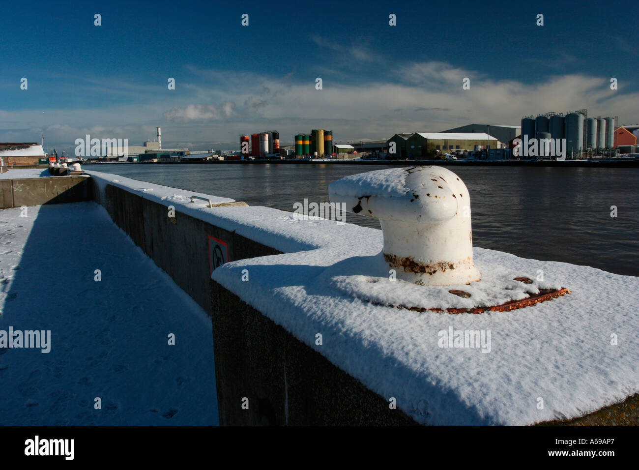 England Norfolk Great Yarmouth Gorleston Great Yarmouth Hafen Schnee Winter yare Flussufer Stockfoto