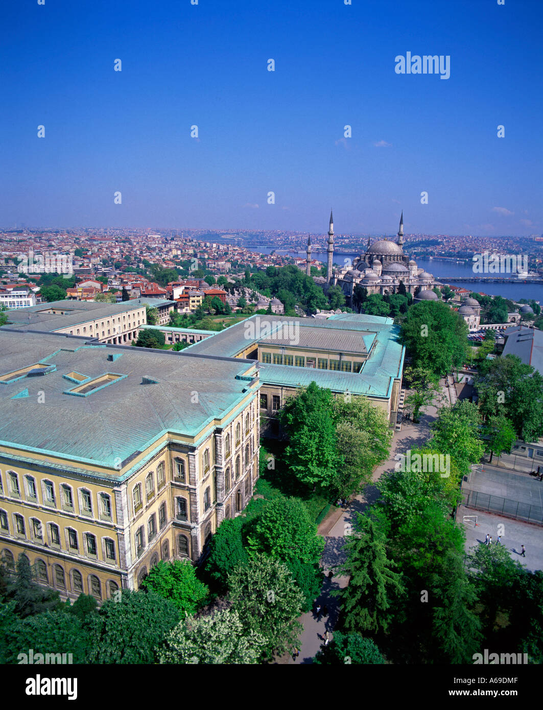 Gebäude der Universität von Beyazit Tower Istanbul-Türkei Stockfoto