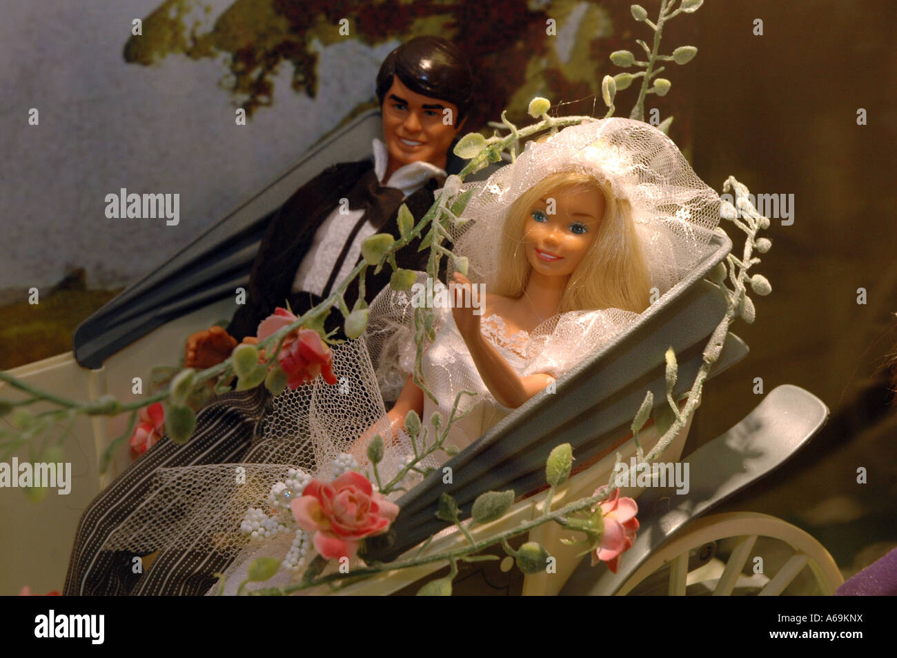 Barbie und Ken in Pferd Hochzeitskutsche Stockfotografie - Alamy