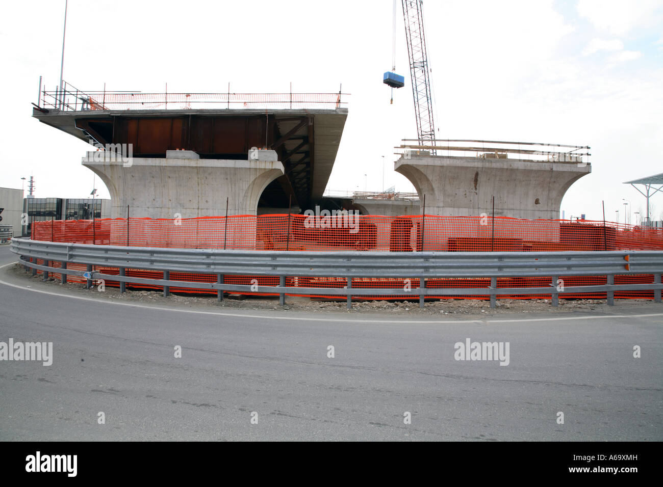 Verzögerung und Unannehmlichkeiten bei Wartungsarbeiten auf den italienischen Autobahnen. Stockfoto