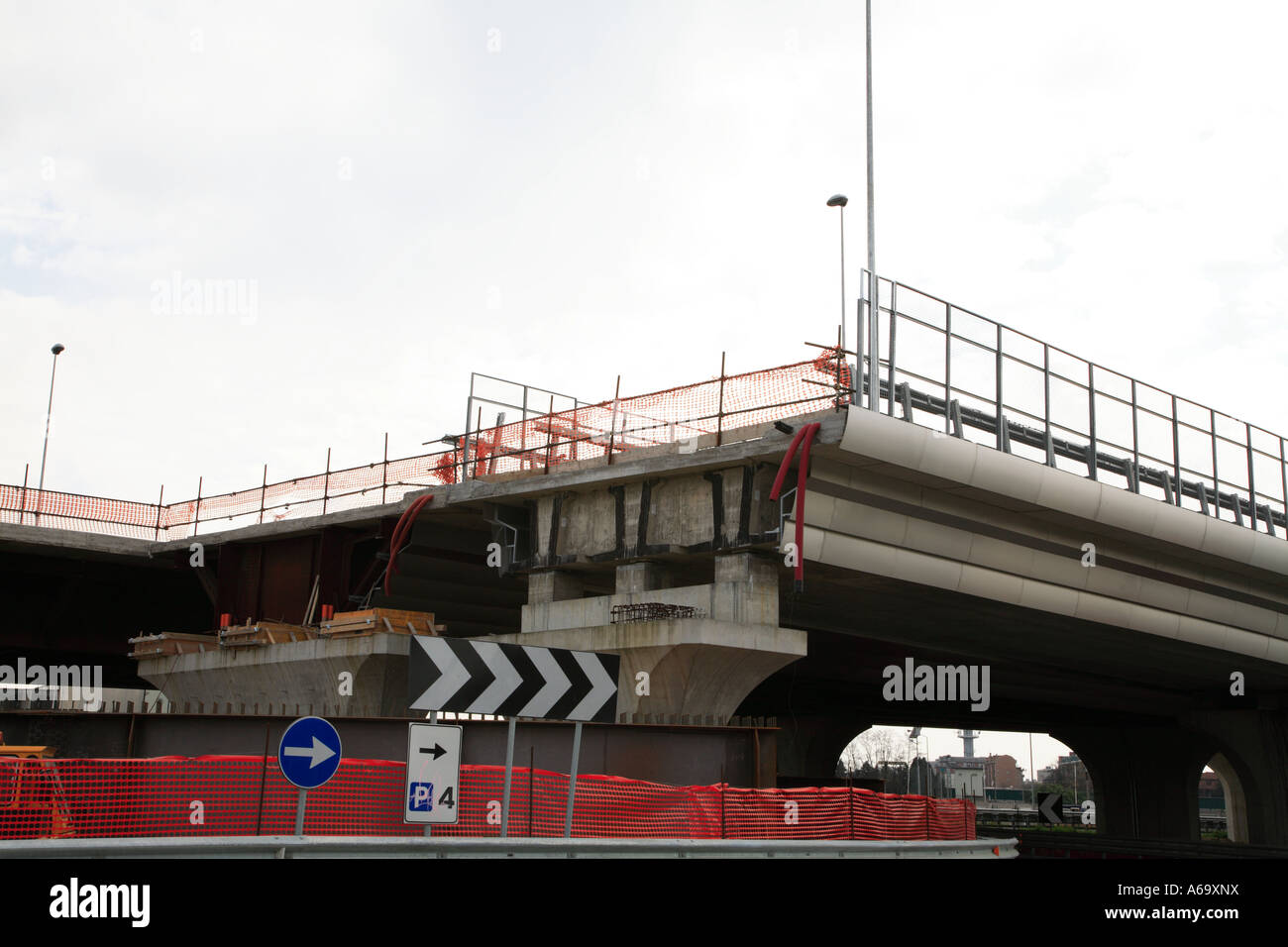 Verzögerung und Unannehmlichkeiten bei Wartungsarbeiten auf den italienischen Autobahnen Stockfoto