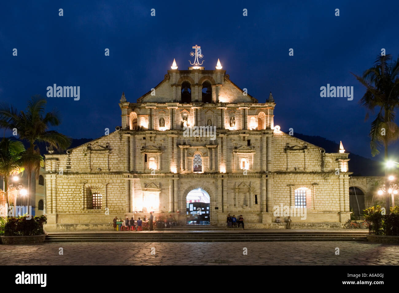 Kathedrale am Sonntagabend beschäftigt Panajachel, Guatemala Stockfoto