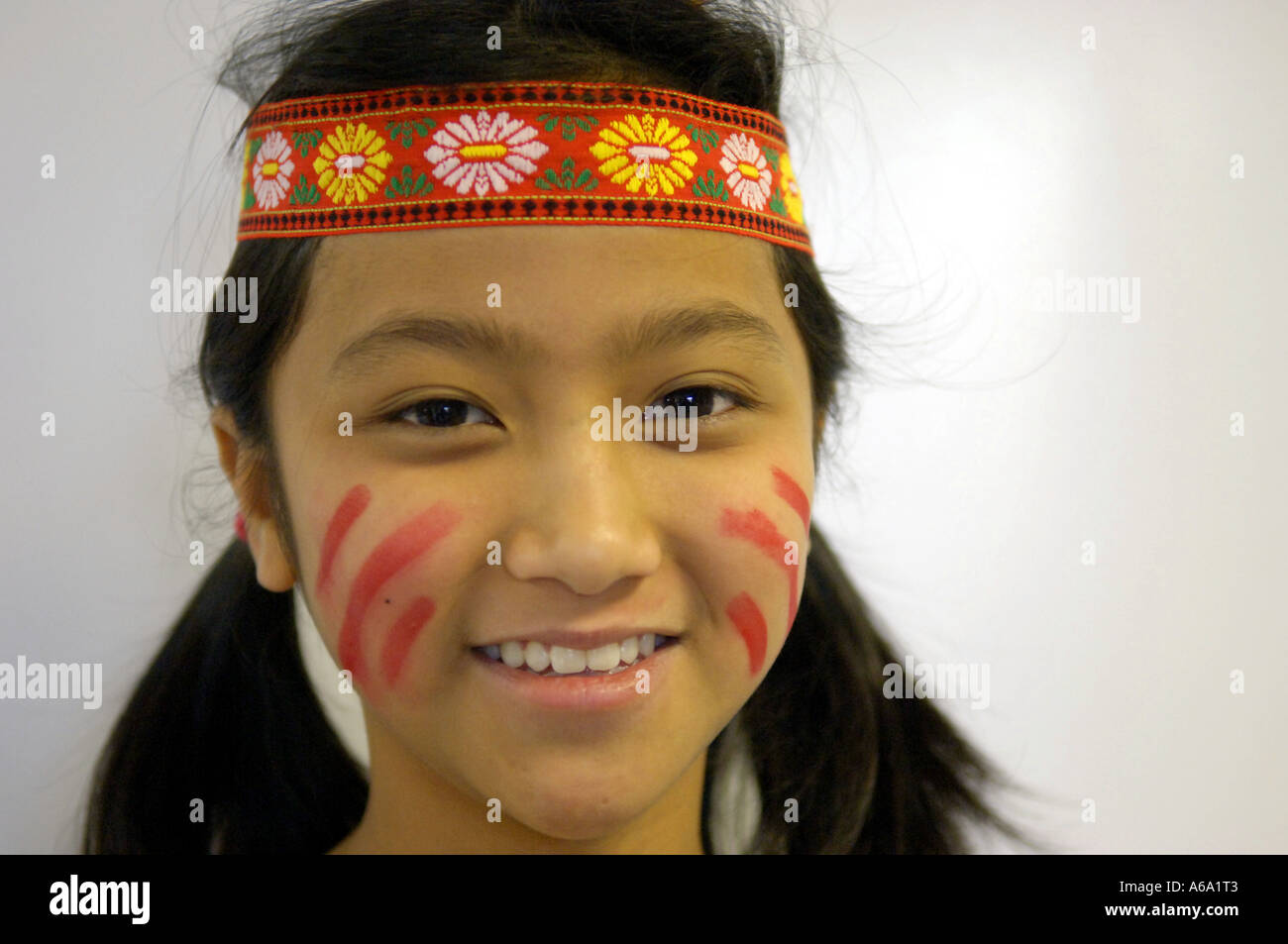 Squaw Mädchen weibliche preteen Kinder Kind junge elf Jahre alt Kostüm Kostüm Stockfoto