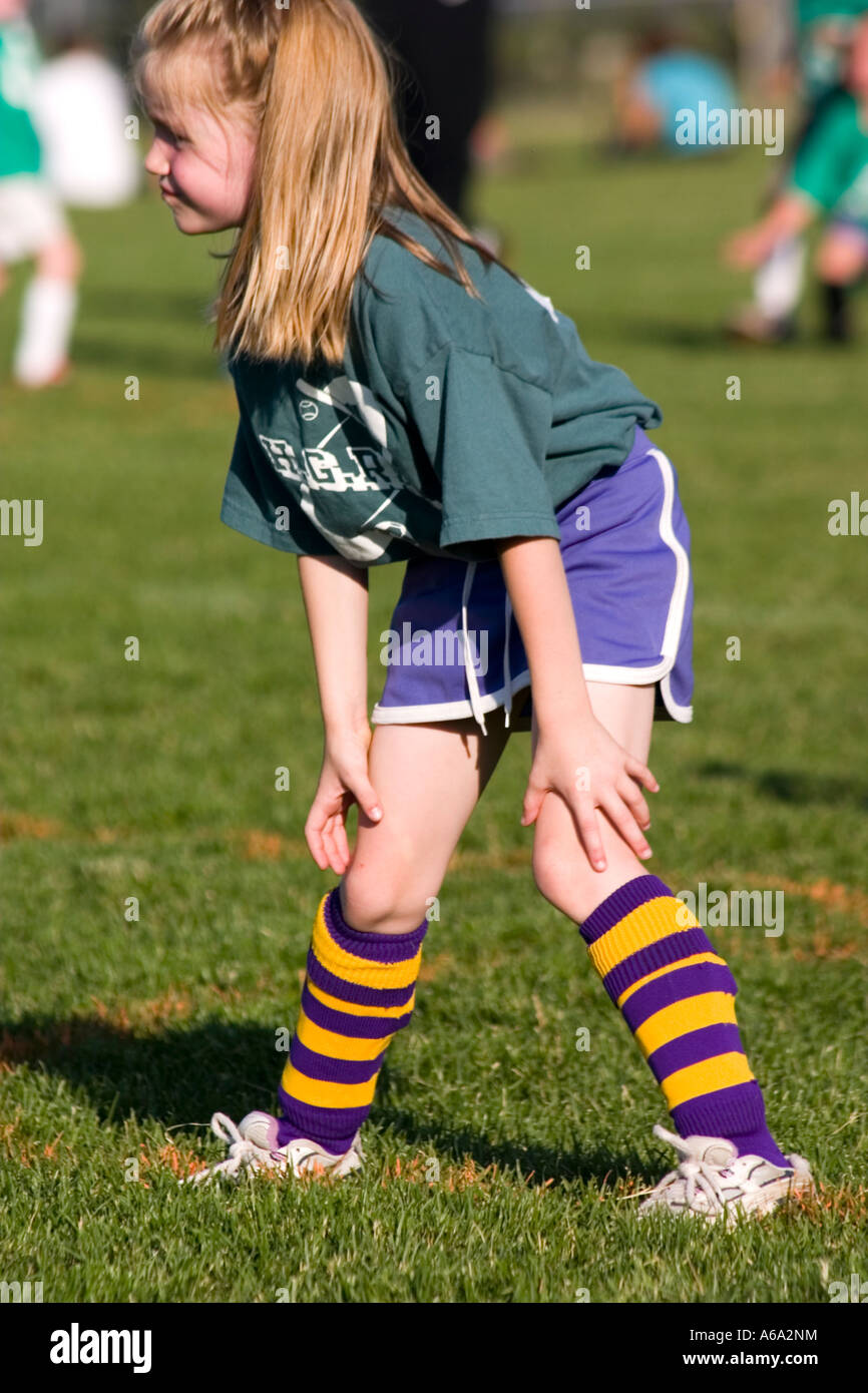 Mädchen-Fußball-Spieler Alter 6 wartet auf den Ball. St Paul Minnesota USA Stockfoto