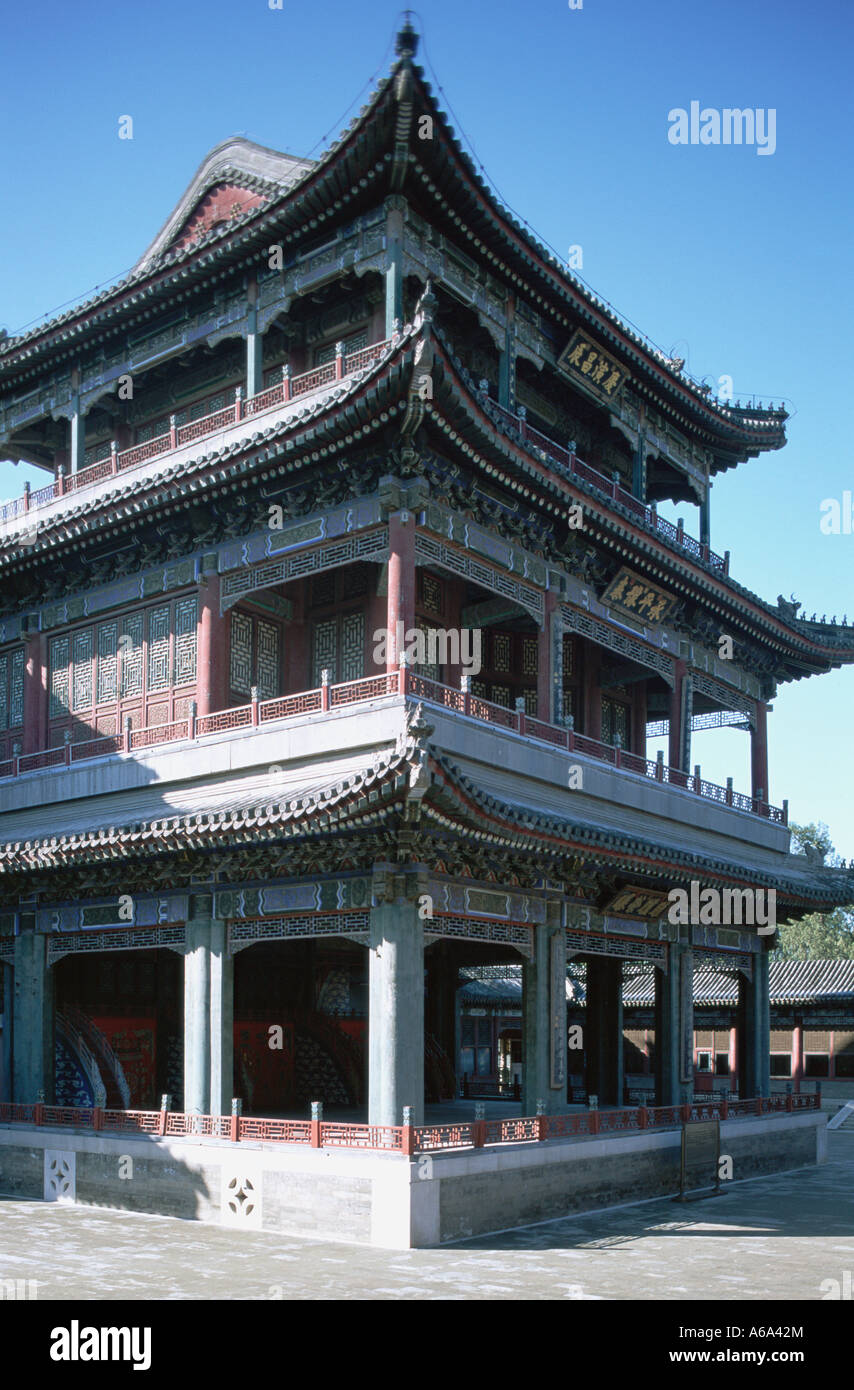 China, Peking, Sommerpalast, Garten der Tugend und Harmonie (Dehe Yuan), äußere des dreistöckigen Gebäude als theater Stockfoto