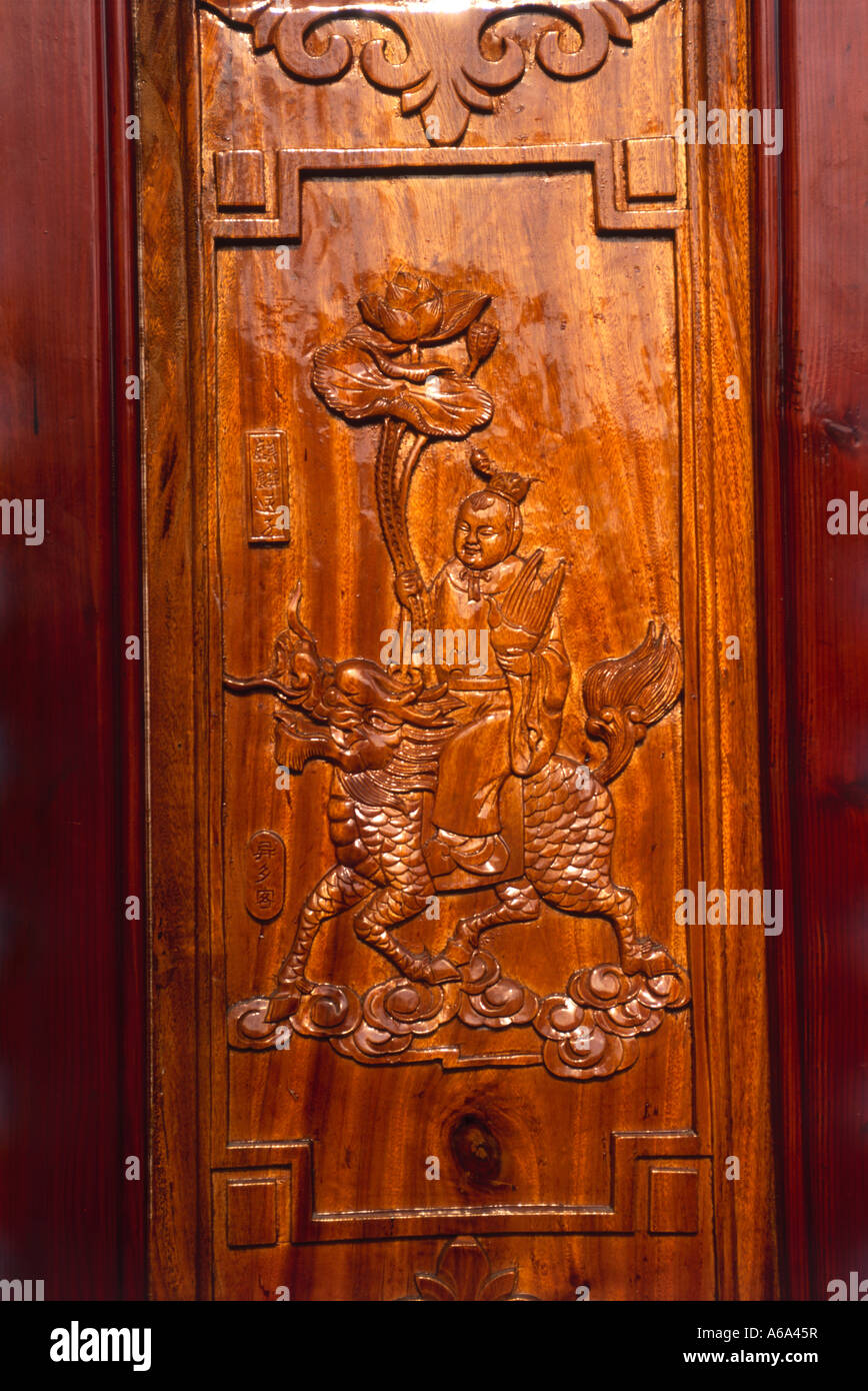 Zhejiang, Hangzhou, China, Huanglong Dong Park, Qixia Shan (Lingering Wolken Berg), Holz-Panel carving Stockfoto