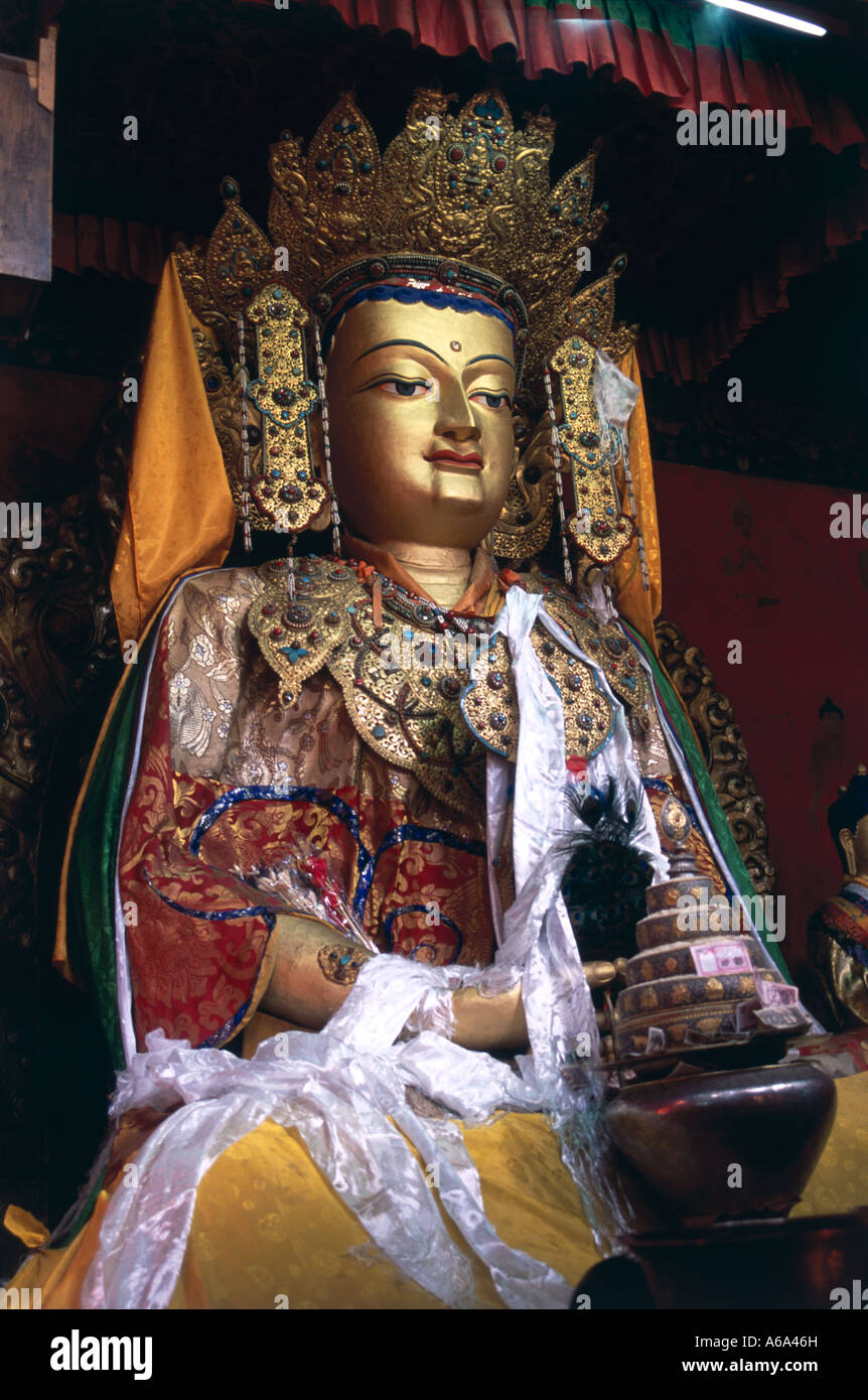 China, Tibet, Lhasa, Tsepak Lhakhang, Jampa (Maitreya), gestaltete dekorativ zukünftige Buddhastatue in Kapelle Stockfoto