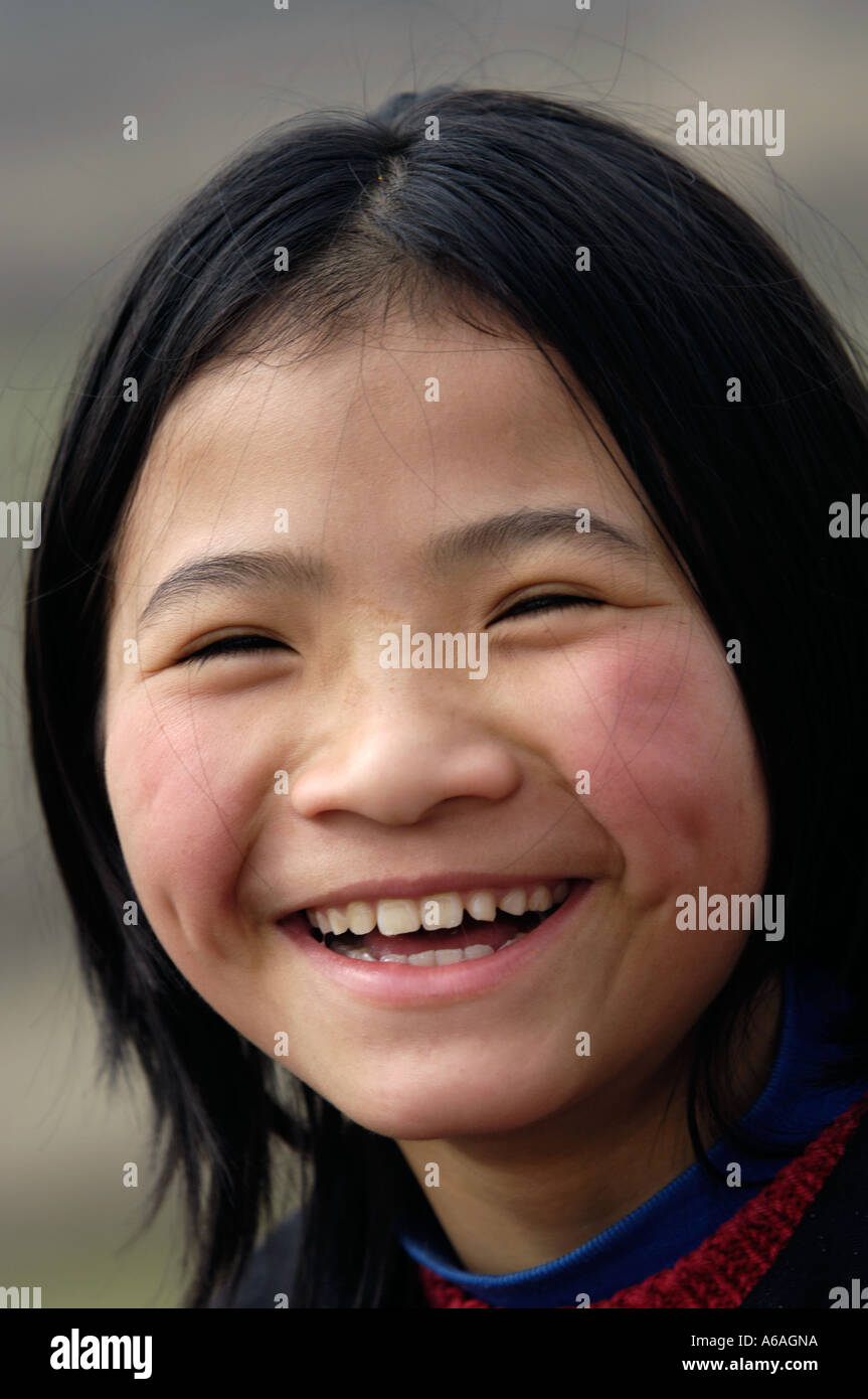 Kleines Mädchen in Liukeng Dorf, schlanke County, Jiangxi Provinz, China.  2. Februar 2006 Stockfoto