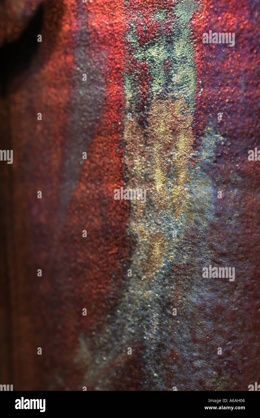 metallischer Regenbogen Farbe vom Detail Raku Vase Stockfoto