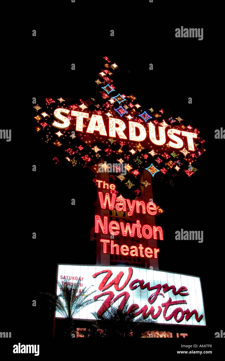 Zeit Nachtansicht von Stardust Hotel und Wayne Newton Theater unterschreibt den Strip Las Vegas Nevada, USA 2005 Stockfoto Zeit Nachtansicht von Stardust Hotel und Wayne Newton Theater unterschreibt den Strip Las Vegas Nevada, USA 2005 Stockfoto