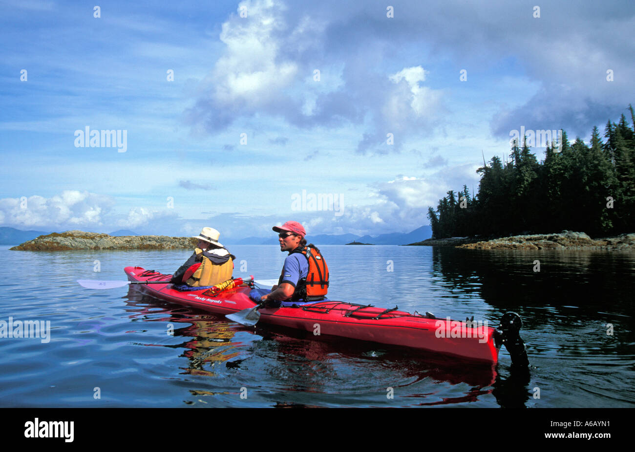 Kajakfahrer um Tatoosh Island in der Nähe von Ketchikan Alaska USA Stockfoto