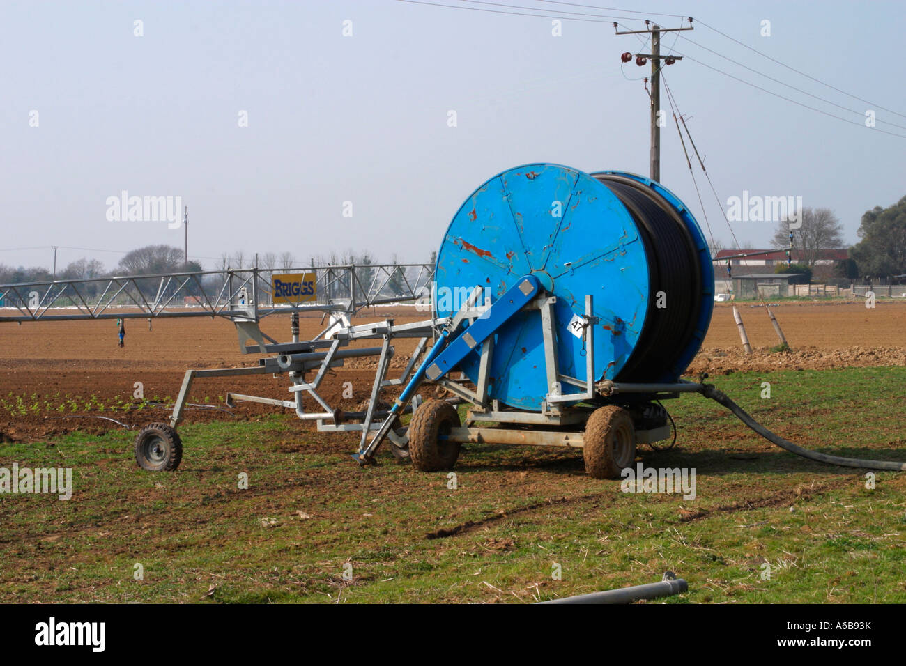 Briggs-Bewässerungs-System für Bewässerung in einem Feld von Sussex installiert Stockfoto