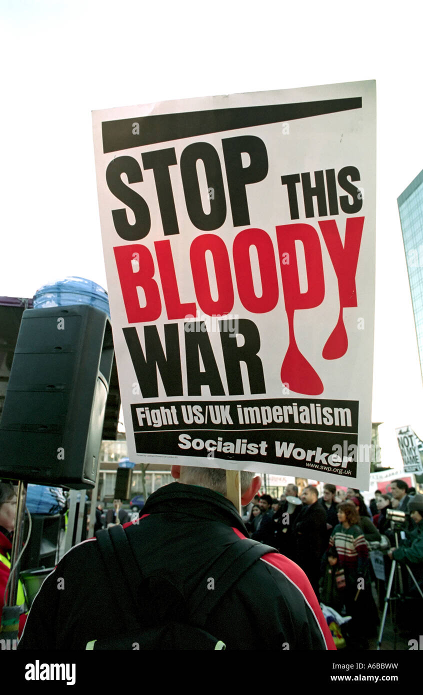 Anti-Krieg-Demonstration in Birmingham uk vor dem Irak angegriffen wurde, im Jahr 2003 Irak nicht in meinem Namen greift nicht Stockfoto