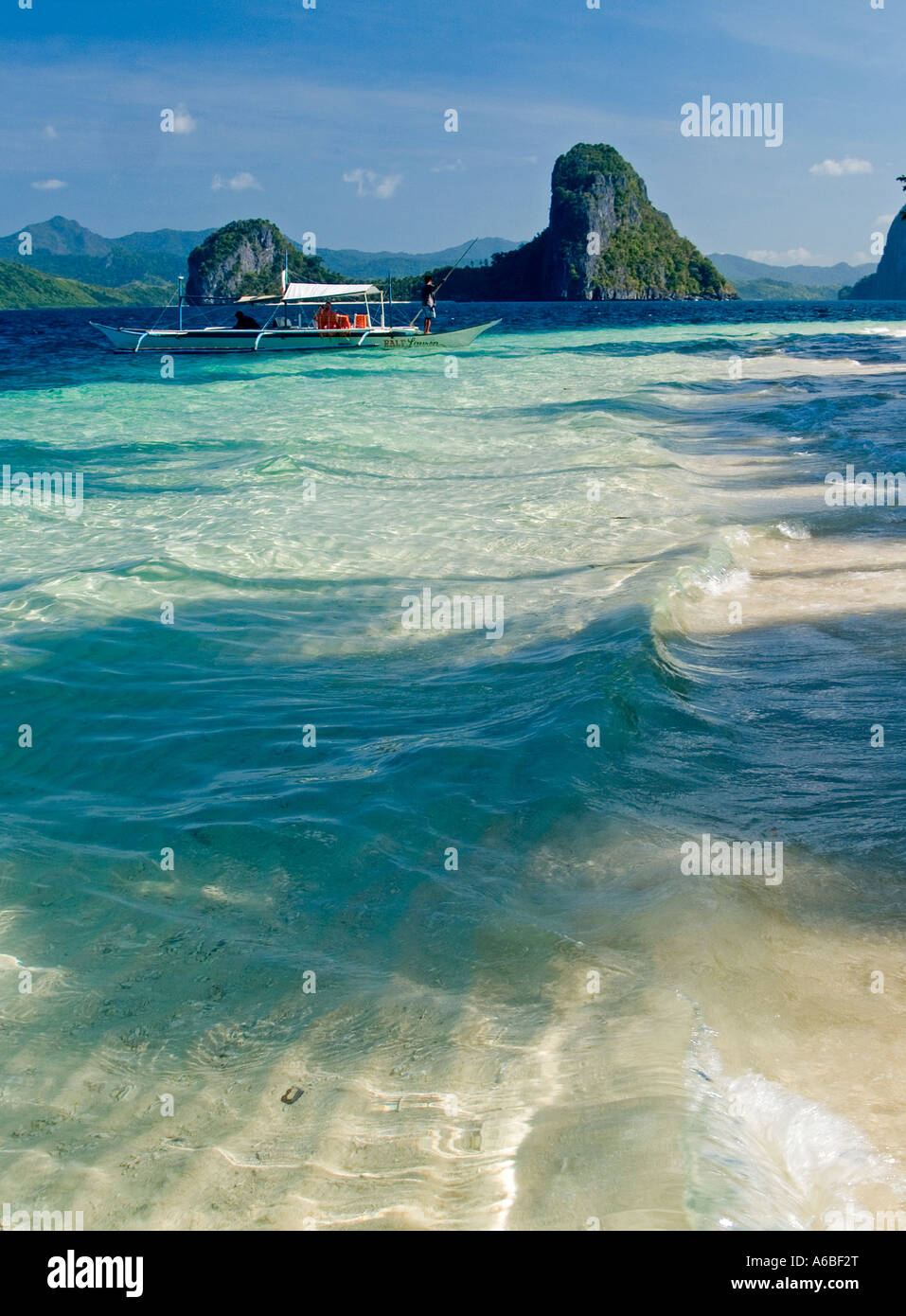klaren Sie Gewässern vor der Küste von Inabuyatan Insel Bacuit Archipels Palawan Philippinen Stockfoto