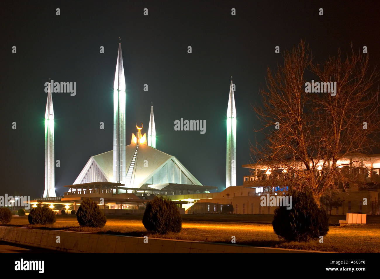 Faisal-Moschee in der Nacht, Islamabad, Pakistan Stockfoto