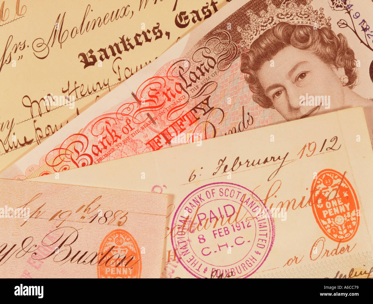 Altes Geld Schecks Neugeld merkt UK englische Sterling Stockfoto