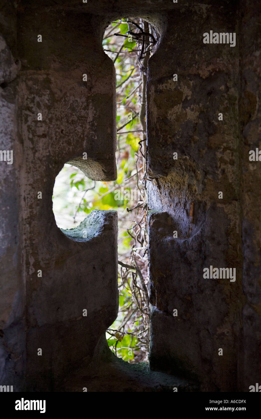 Pfeil-Schleife in den Wänden auf Amberley Burg West sussex Stockfoto