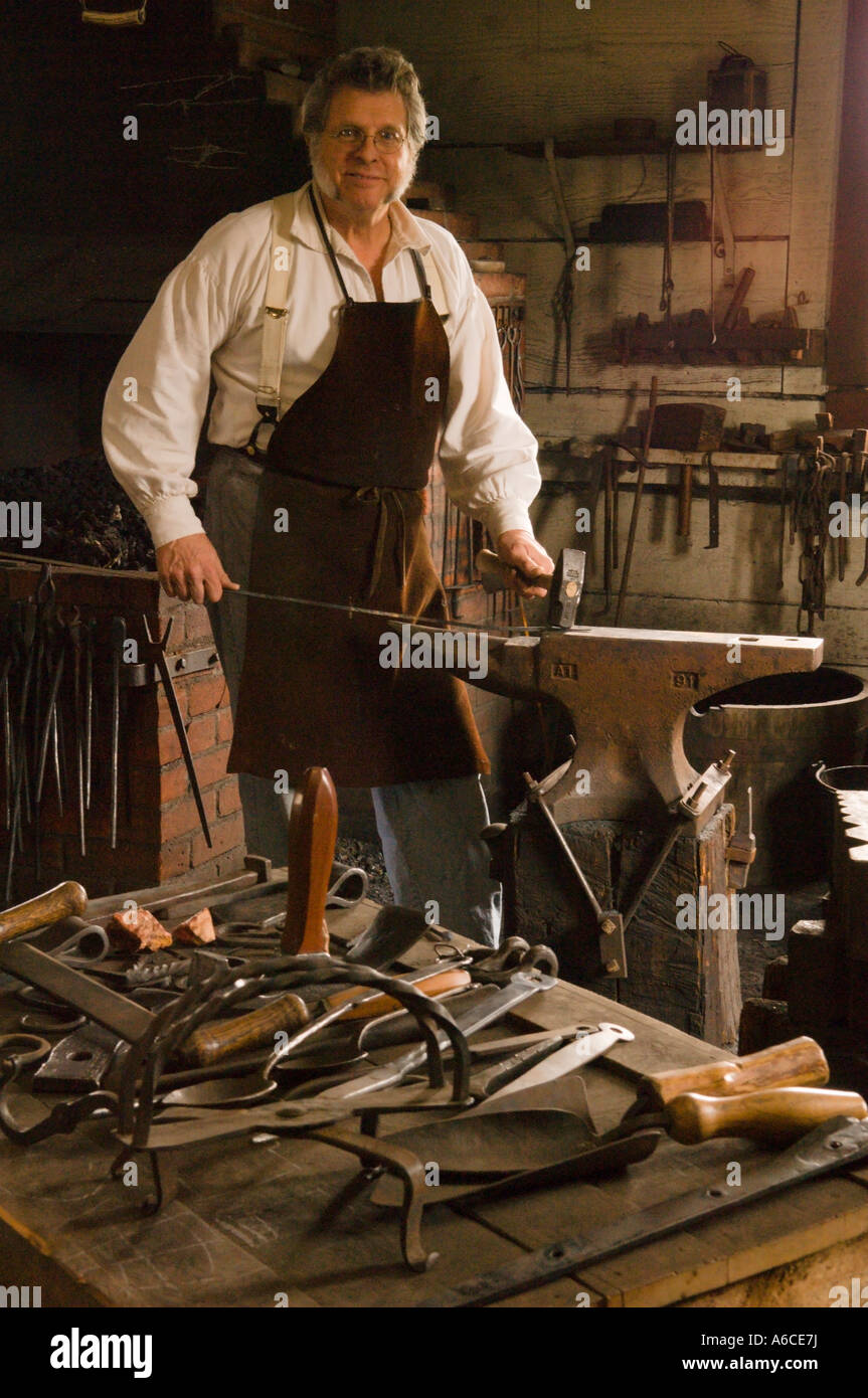 Freiwillige Clay Ford in der Schmiede in Fort Vancouver National Historic Site Vancouver Washington Stockfoto