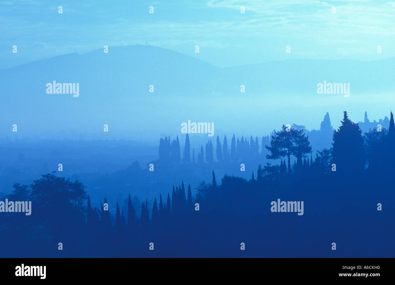 Italien Florenz Blick auf die Landschaft Licht des frühen Morgens blau Stockfoto