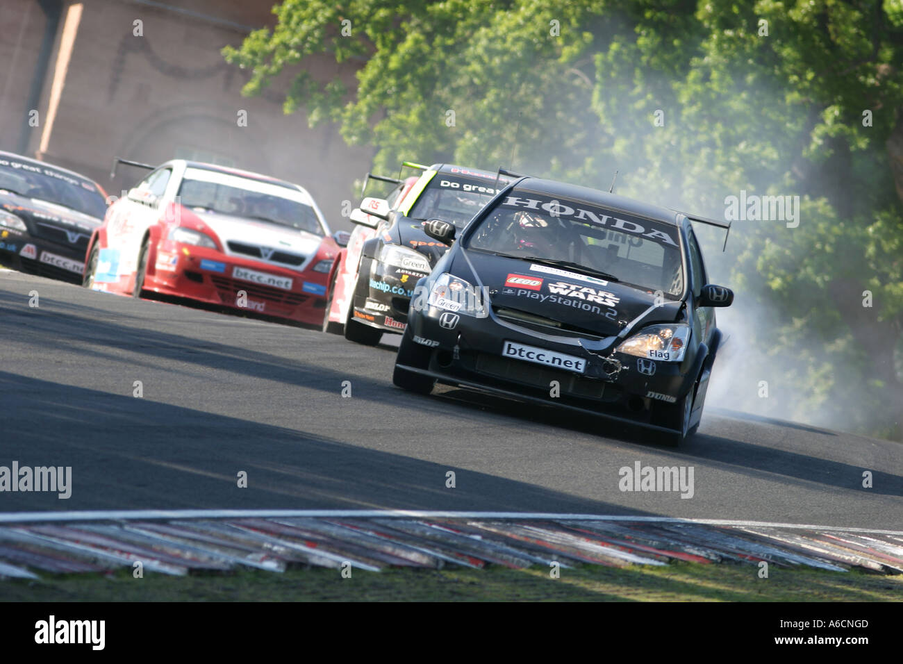 British Touring Car Championship am Oulton Park 2004 This Shot ist am Lodge Ecke um die ländlichen Cheshire-Schaltung statt. Stockfoto
