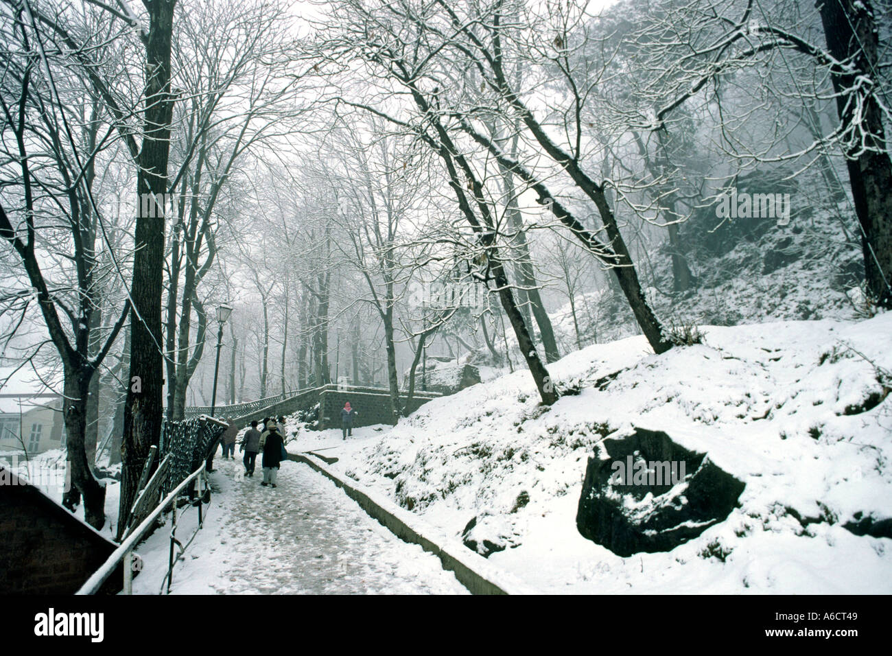 Pakistan Punjab Murree Hügel-Station Schnee gebunden Weg Stockfoto